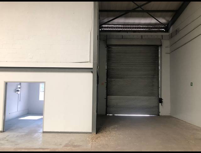 1,890M² WAREHOUSE TO LET IN AIRPORT INDUSTRIA